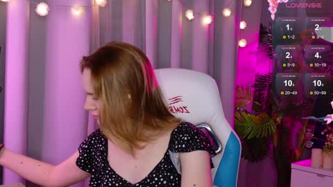 Snapshot of _ramona__ chatting on 01-28-25, 06:05 im Amy online show from 01-28-25, 06:05