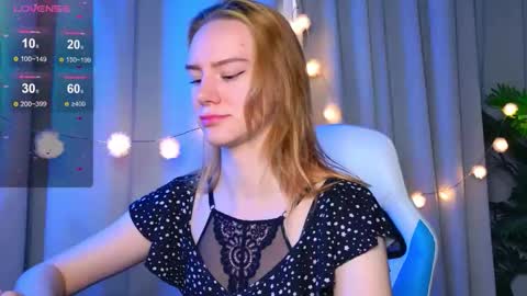 Snapshot of _ramona__ chatting on 10-14-25, 06:14 im Amy online show from 10-14-25, 06:14