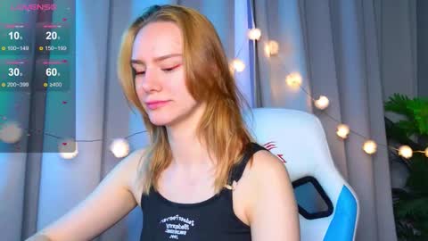 Snapshot of _ramona__ chatting on 10-18-25, 05:54 im Amy online show from 10-18-25, 05:54