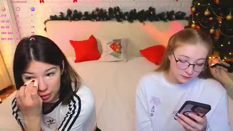 Merlizz Eva Jane Mila Nicole  left to right  online show from 12-21-25, 02:24