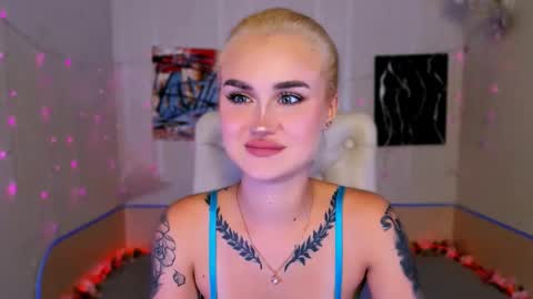 Snapshot of _ravena chatting on 10-19-25, 03:56 _ravena online show from 10-19-25, 03:56