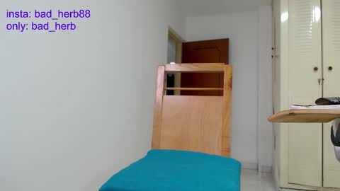 Alejandra  online show from 11-17-25, 11:10