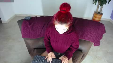 Snapshot of _reddevil18 chatting on 11-03-25, 02:57 caroline online show from 11-03-25, 02:57