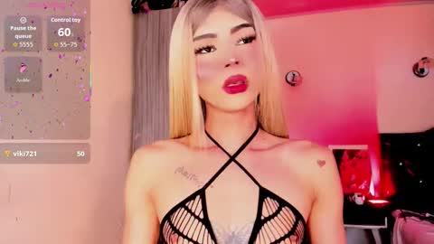 Snapshot of _rosedewitt_ chatting on 03-25-26, 08:42 Rose De Witt online show from 03-25-26, 08:42