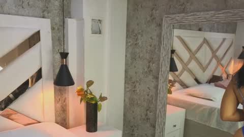 Snapshot of _saara_evans_ chatting on 10-15-25, 07:58 Sara online show from 10-15-25, 07:58