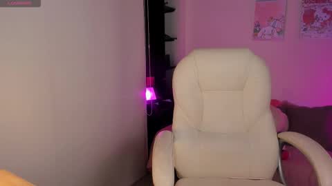 Snapshot of _sabrinamoon chatting on 03-19-26, 12:20 online show from 03-19-26, 12:20