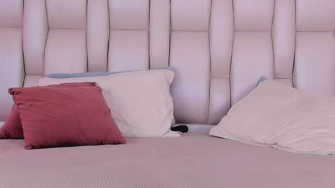 Snapshot of _saragarcia_ chatting on 05-11-26, 02:45 Sara online show from 05-11-26, 02:45