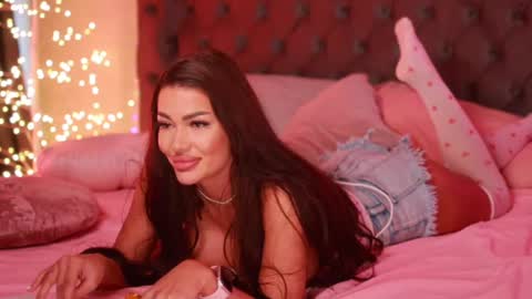 Selena online show from 02-09-25, 11:14