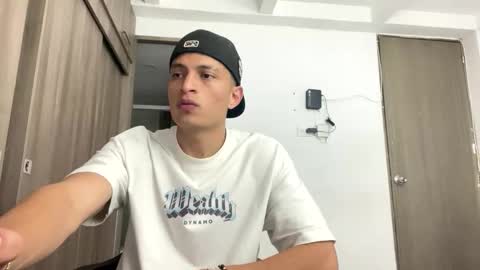 Juan Pablo-independent model online show from 05-21-26, 04:30
