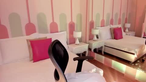 Sharlot online show from 10-30-25, 01:01