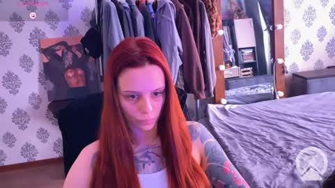 Snapshot of _slutty_fox_ chatting on 05-01-26, 01:05 Alice online show from 05-01-26, 01:05