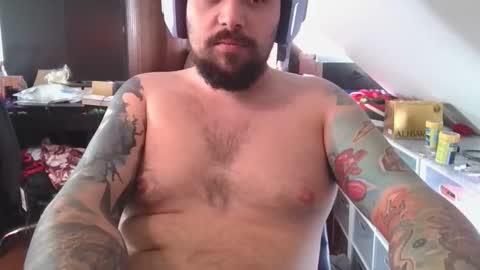 _smiley_bear27 online show from 10-25-25, 01:46