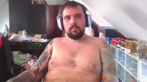 _smiley_bear27 online show from 11-14-25, 06:01