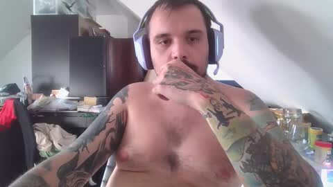 _smiley_bear27 online show from 11-16-25, 07:25