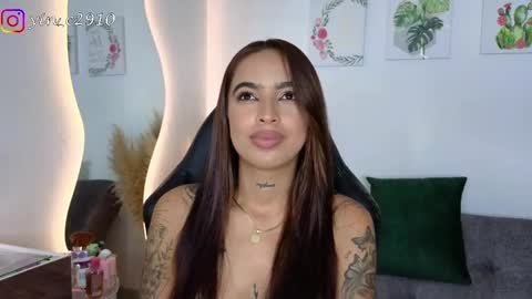 Snapshot of _sophiebrown__ chatting on 01-11-25, 06:03 Andrea The Next Stream Wednesday online show from 01-11-25, 06:03