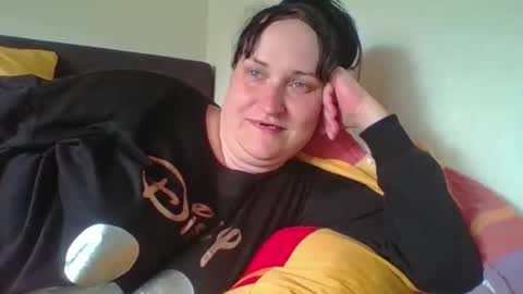 Snapshot of _squirty_pussyyy_ chatting on 06-03-26, 02:33 Melisa online show from 06-03-26, 02:33