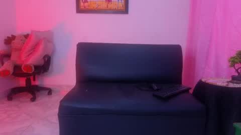   0900 p.m a 0500 a.m Colombia time UTC -5  online show from 03-08-26, 02:59