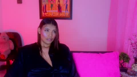   0900 p.m a 0500 a.m Colombia time UTC -5  online show from 03-17-26, 02:05