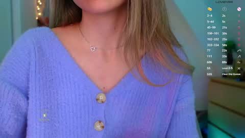 Snapshot of _sweetcams_ chatting on 04-23-26, 02:52 Dasha online show from 04-23-26, 02:52