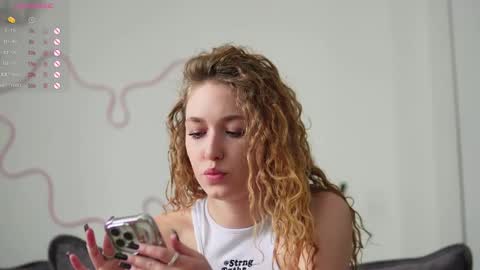 Snapshot of _taylor_swift chatting on 02-22-25, 08:29 Taylor online show from 02-22-25, 08:29