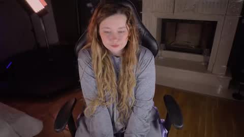 Snapshot of _that_witch_ chatting on 04-12-26, 05:34 MIRA online show from 04-12-26, 05:34