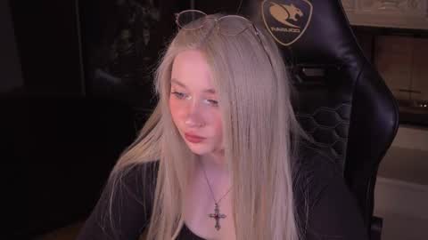 Snapshot of _that_witch_ chatting on 04-17-26, 05:54 MIRA online show from 04-17-26, 05:54
