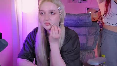 Snapshot of _that_witch_ chatting on 04-29-26, 05:44 MIRA online show from 04-29-26, 05:44