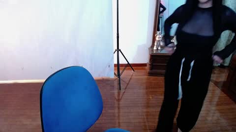 Snapshot of _the_dark_side_of_the_moon_ chatting on 02-08-25, 05:18 _the_dark_side_of_the_moon_ online show from 02-08-25, 05:18