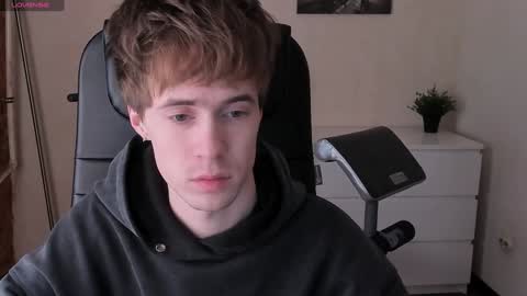 Snapshot of _tokyo_ghoul chatting on 02-02-25, 10:13 _tokyo_ghoul online show from 02-02-25, 10:13