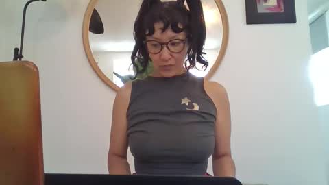 Snapshot of _tutti_frutti_ chatting on 04-26-26, 08:28 _tutti_frutti_ online show from 04-26-26, 08:28