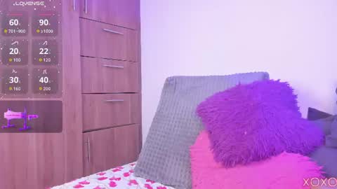 Snapshot of _urcutekitty chatting on 06-12-26, 03:05 online show from 06-12-26, 03:05
