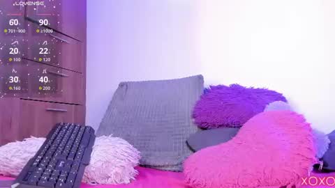 Snapshot of _urcutekitty chatting on 07-18-26, 03:00 online show from 07-18-26, 03:00