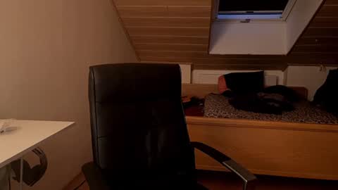 Snapshot of _v_l_a_d_ chatting on 06-13-26, 07:56 Vlad online show from 06-13-26, 07:56