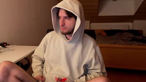 Snapshot of _v_l_a_d_ chatting on 06-15-26, 12:35 Vlad online show from 06-15-26, 12:35