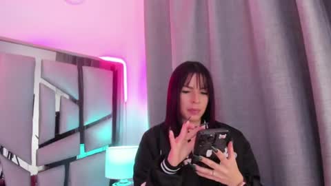 Snapshot of _valeria_saenz_ chatting on 06-25-26, 03:28 _valeria_saenz_ online show from 06-25-26, 03:28
