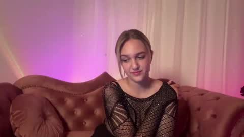  Luna  online show from 06-25-26, 10:42