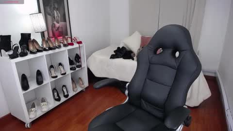 Snapshot of _victoria_collins chatting on 12-19-24, 09:40 Sol online show from 12-19-24, 09:40