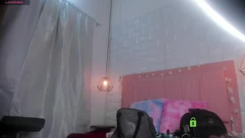 Snapshot of _victoria_milf_ chatting on 05-23-26, 04:00 victoria online show from 05-23-26, 04:00
