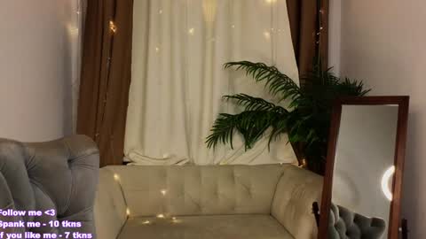 Snapshot of _violet_mills_ chatting on 12-01-24, 11:58 Violet online show from 12-01-24, 11:58