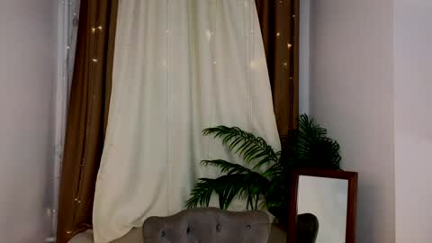 Snapshot of _violet_mills_ chatting on 12-05-24, 02:42 Violet online show from 12-05-24, 02:42