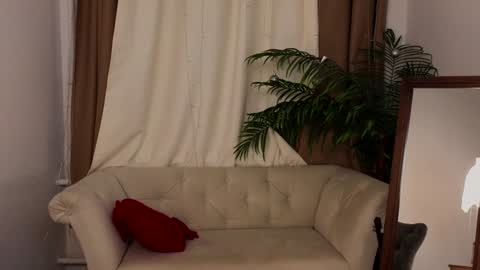 Snapshot of _violet_mills_ chatting on 01-11-25, 02:30 Violet online show from 01-11-25, 02:30