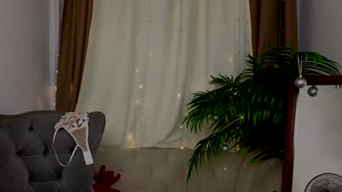 Snapshot of _violet_mills_ chatting on 01-12-25, 11:26 Violet online show from 01-12-25, 11:26