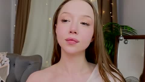 Snapshot of _violet_mills_ chatting on 01-13-25, 02:28 Violet online show from 01-13-25, 02:28
