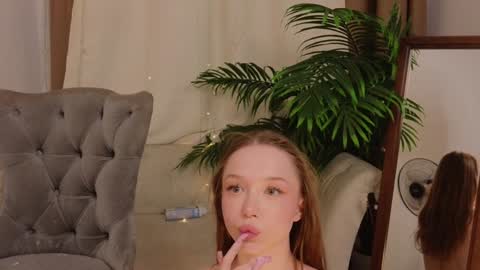 Snapshot of _violet_mills_ chatting on 01-19-25, 11:10 Violet online show from 01-19-25, 11:10