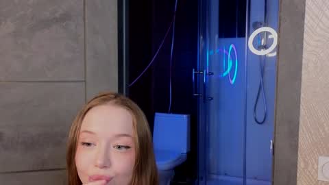 Snapshot of _violet_mills_ chatting on 02-05-25, 11:28 Violet online show from 02-05-25, 11:28