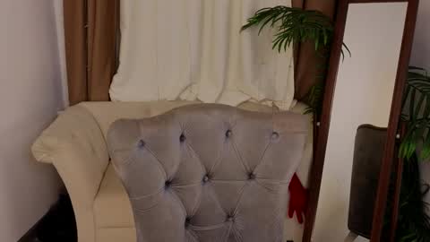 Snapshot of _violet_mills_ chatting on 02-12-25, 08:40 Violet online show from 02-12-25, 08:40