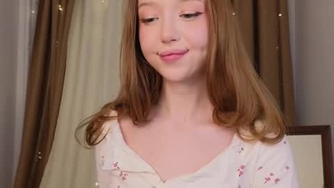 Snapshot of _violet_mills_ chatting on 02-14-25, 02:28 Violet online show from 02-14-25, 02:28