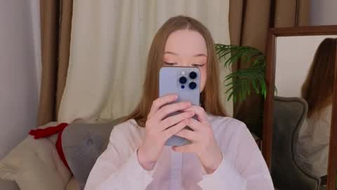 Snapshot of _violet_mills_ chatting on 02-16-25, 08:11 Violet online show from 02-16-25, 08:11