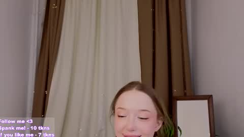 Snapshot of _violet_mills_ chatting on 02-19-25, 11:25 Violet online show from 02-19-25, 11:25