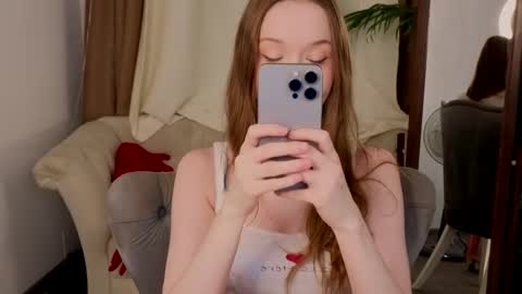 Snapshot of _violet_mills_ chatting on 03-06-25, 08:37 Violet online show from 03-06-25, 08:37